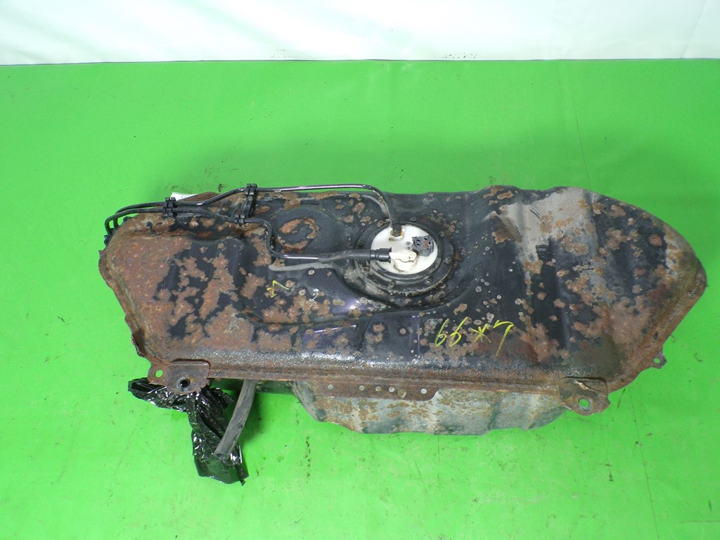 фото №1, Toyota yaris 1.3 vvti бак пального