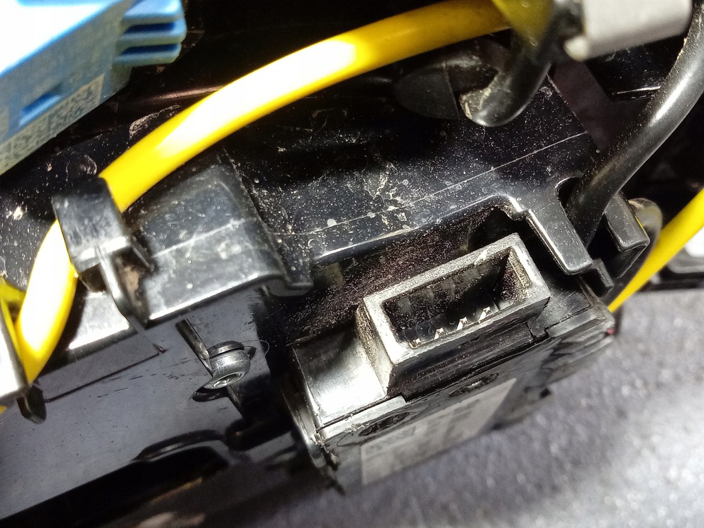 фото №8, Audi q7 ii 4m лампа потолочный перед 4m0947135dq