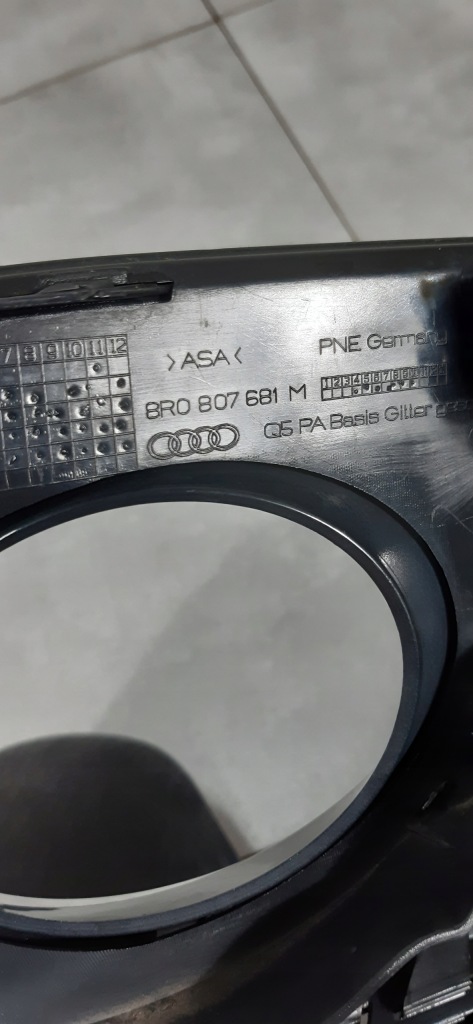 Audi q5 11-16 lift ліва решітка бампера перед 8r0807681m Зі Шроту