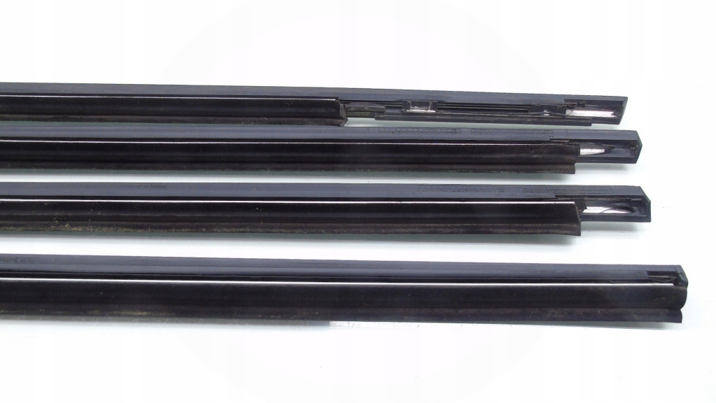 фото №7, Молдинг уплотнитель стекло накладки volvo 960 s90 v90 комплект