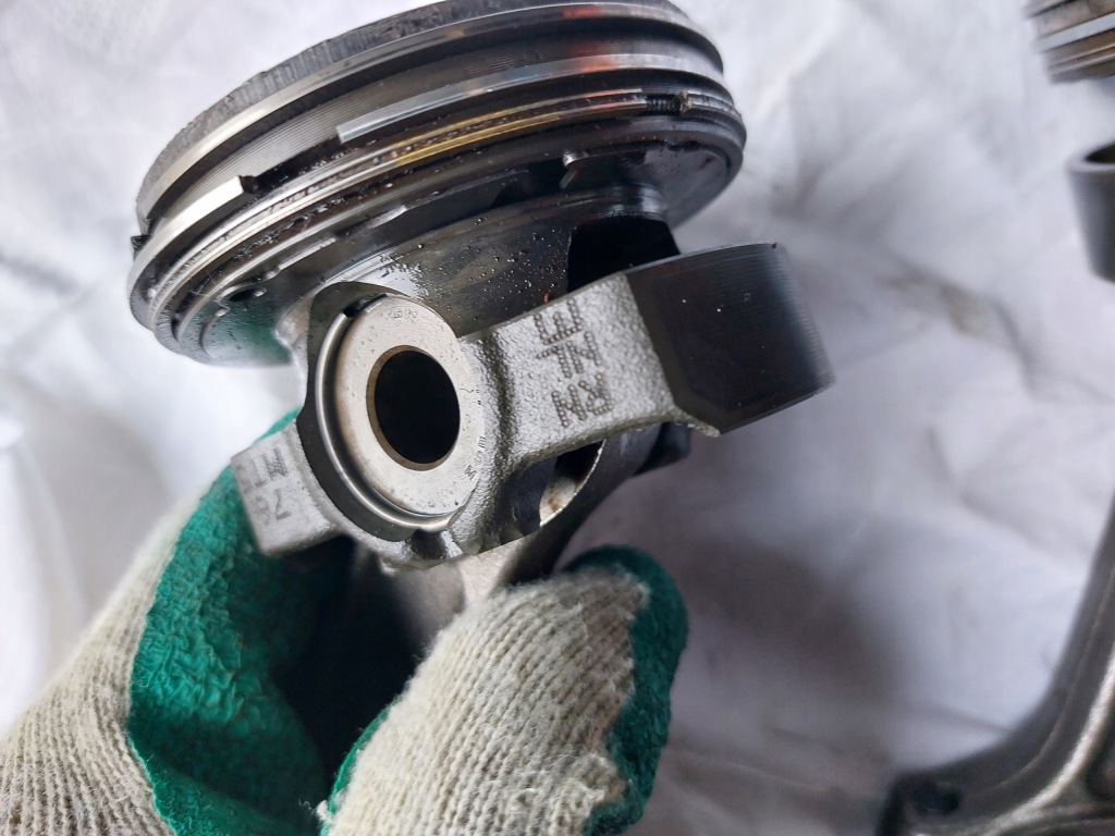 Поршень шатун mercedes w177 1.5 d k9kh471 19r в Україні