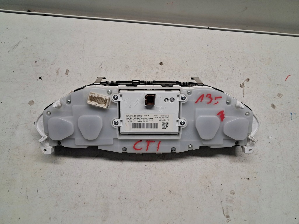 Peugeot 208 gti 1.6 thp 200 km панель приборів спідометр англієць Зі Шроту