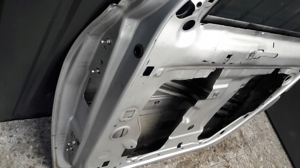 Дверь правая  перед megane 2 5d серебристый с Разборки