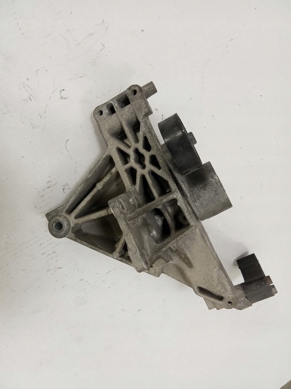 фото №4, Ford ka mk2 1.2 бензин 2008-15r. - кронштейн двигателя