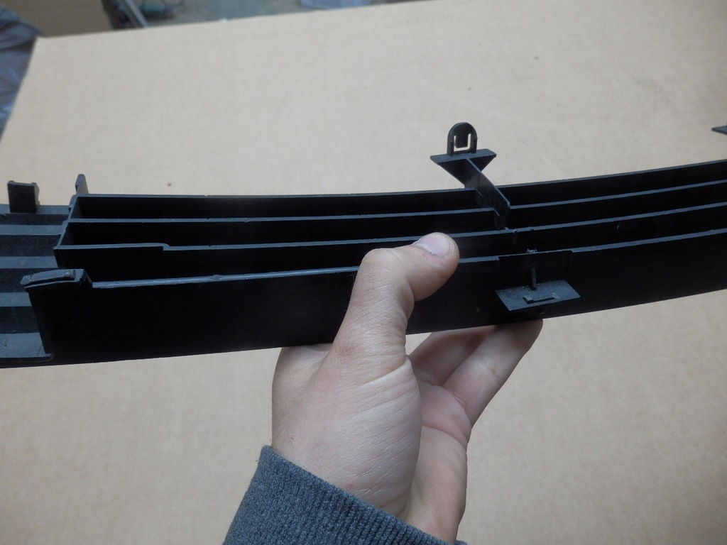 фото №7, Ford fiesta mk5 решітка середня бампер перед