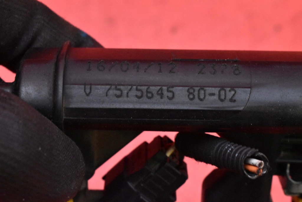 Молдинг упорскування форсунки v757564580 citroen c3 picasso 1 i 1.4 vti 95 km Зі Шроту