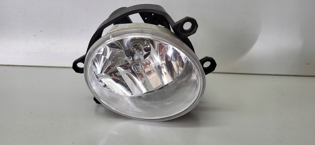 фото №9, Протитуманна фара toyota правий 81220-02110 org. yaris auris verso avensis aygo c-hr