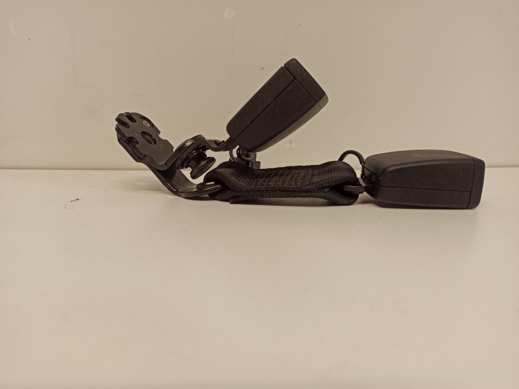 фото №1, Audi клипса поперечина задняя 8w0857739d a4 b9 a5