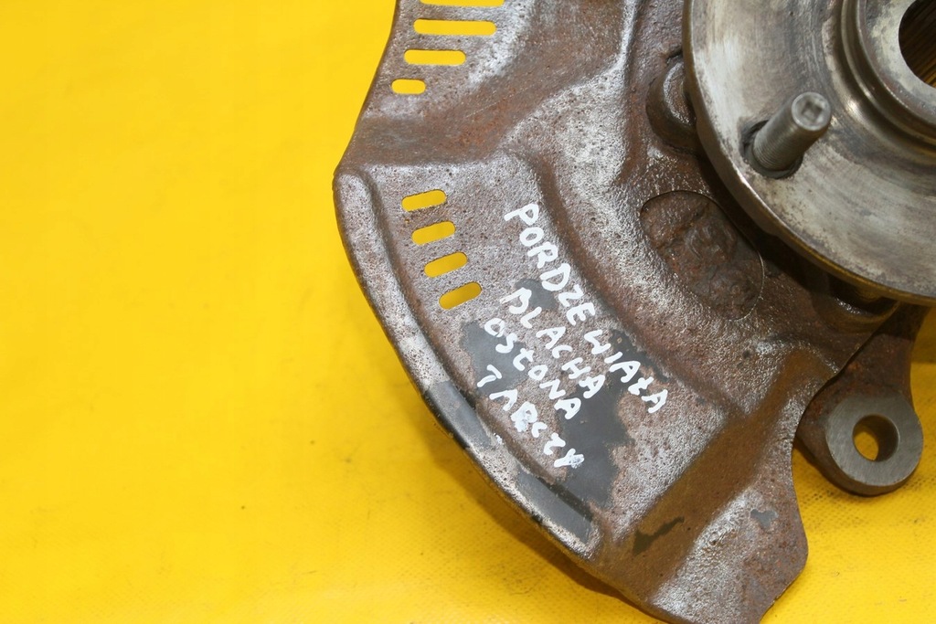 фото №12, Поворотний кулак лівий перед auris i 1.4 vvti