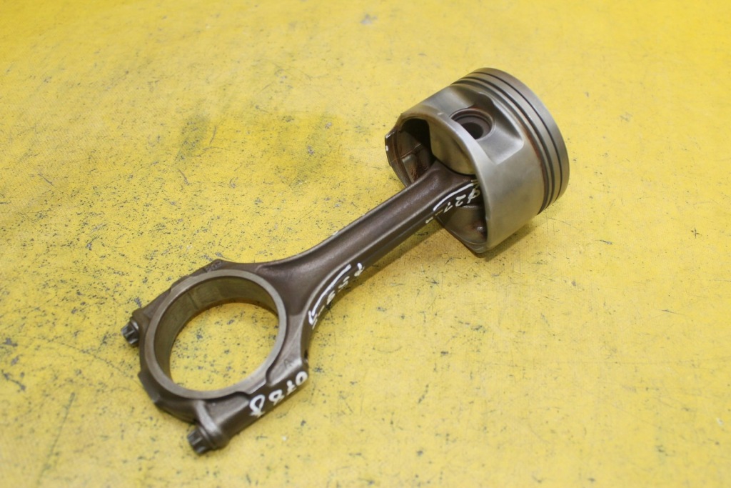 фото №1, Поршень шатун шату́н 84l30 a8 d2 4.2 b auw