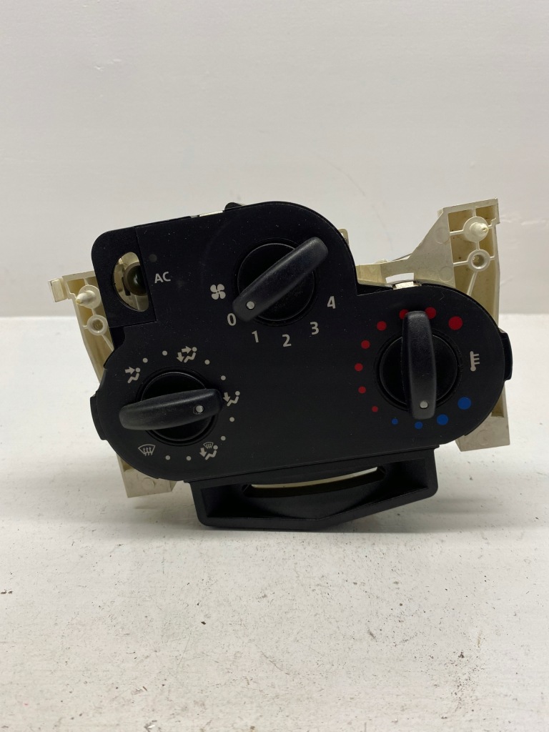 фото №1, Панель кондиционера dacia 69570003