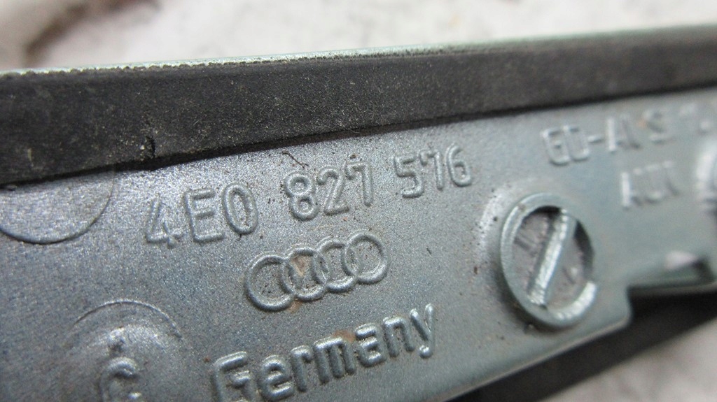 фото №11, Audi a8 d3 4e0827576 накладка кришки багажника молдинг кришки багажника