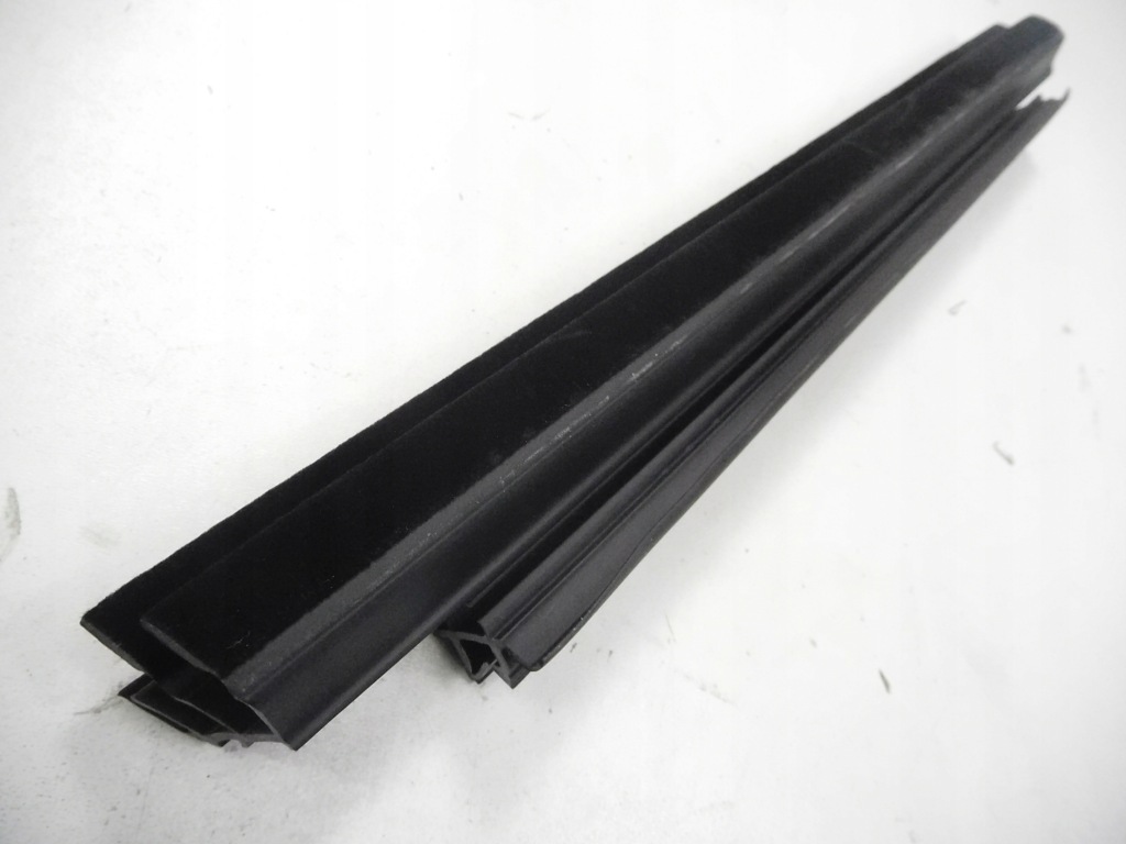 фото №7, Прокладка, стекло задних дверь toyota c-hr оригинальный номер 68173-f4011