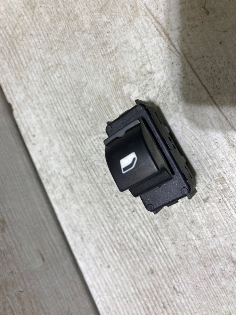 фото №1, Citroen c3 iii 2022 перемикач скло правий перед