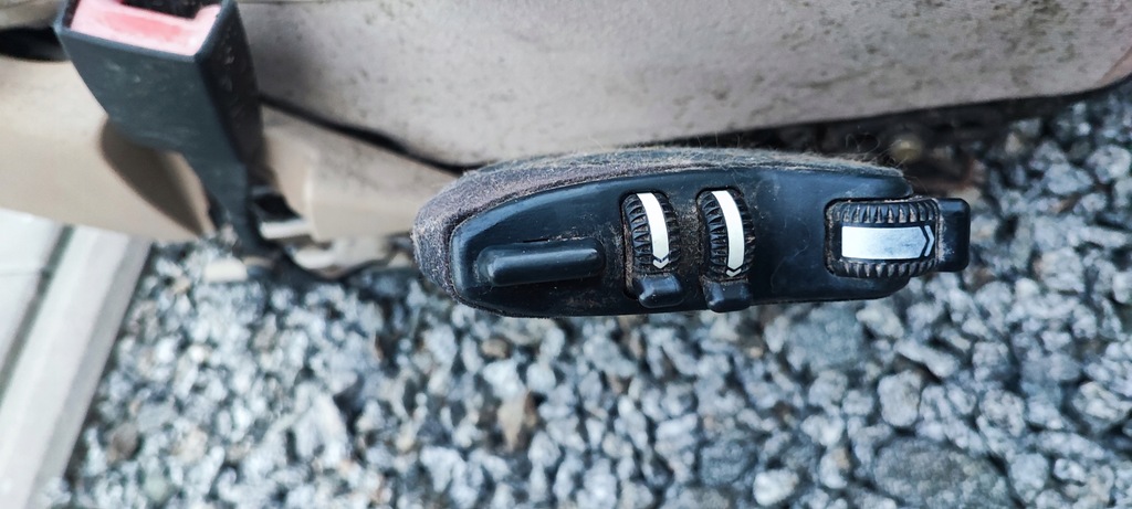 фото №5, Tanio сиденья kremowe ortopedyczne ładne нет zniszczone mercedes w210 сиденье