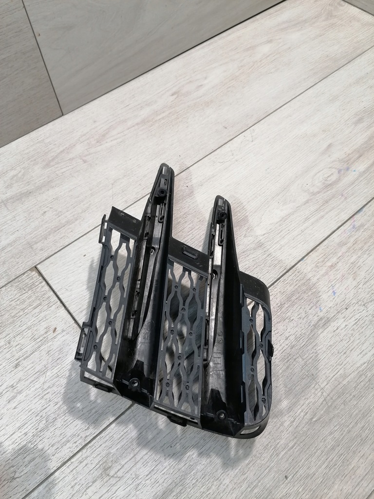 фото №8, Velar dynamic решётка бампер левый перед j8a2-17e852-ab