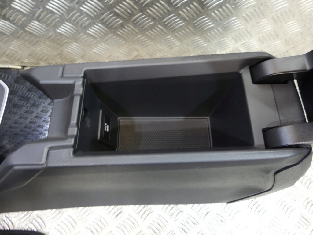 фото №15, Bmw 1 f40 оббивка сидіння підігрів заднє сидіння обшивки тунель alcantara trigon