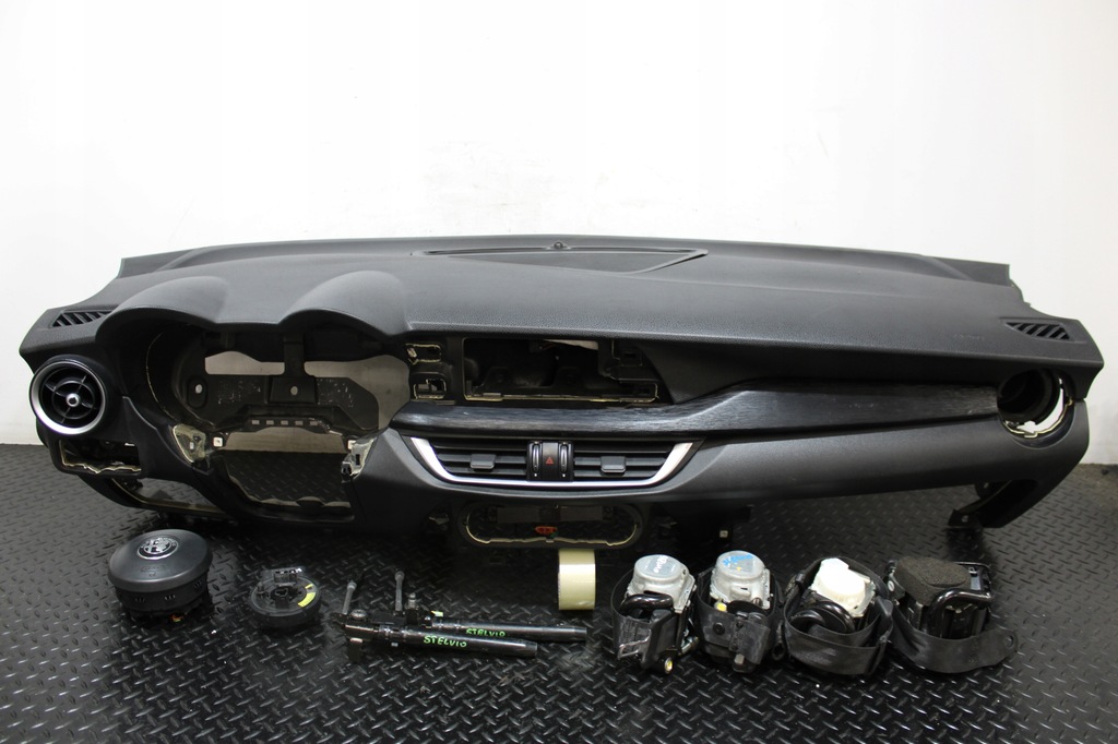 фото №1, Приборная панель консоль подушка безопасности подушки безопасности alfa romeo stelvio