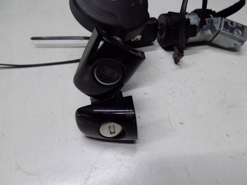 фото №6, Peugeot 3008 1.6 замок зажигания ключи вкладыши крышка