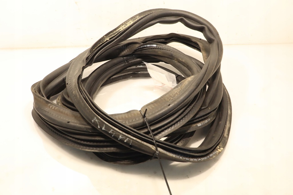 фото №6, Прокладка крышки багажника skoda octavia iv