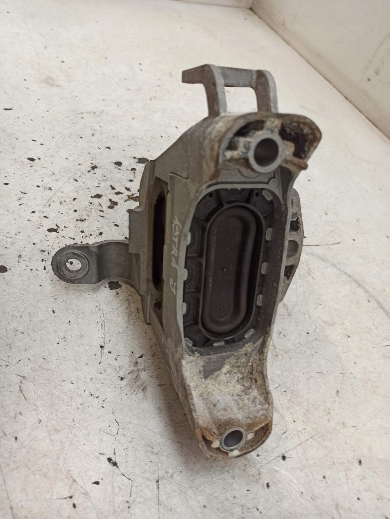 Opel astra j 1.4t кронштейн подушка двигуна 13248472 Доставка