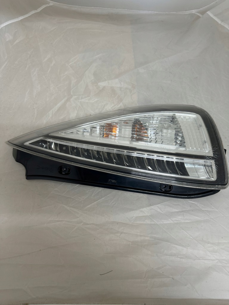 Фара правый  задний  задняя led mazda 5 sport в Украине