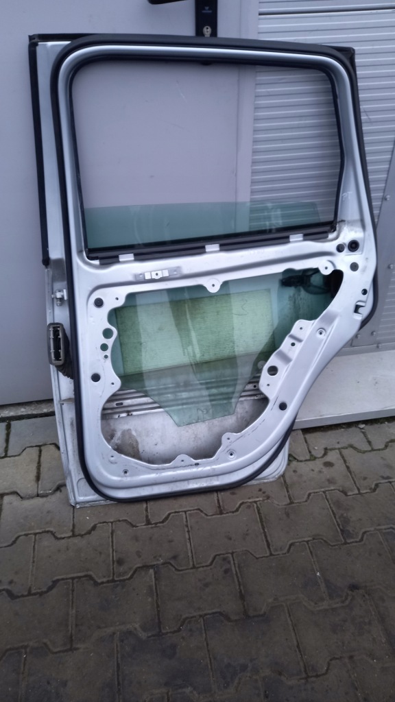 Дверь правое  задний vw polo 04r Оригинал