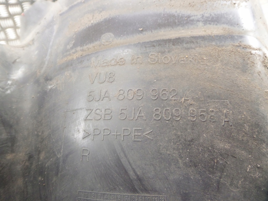 фото №3, Підкрилок правий перед skoda rapid 5ja809962a