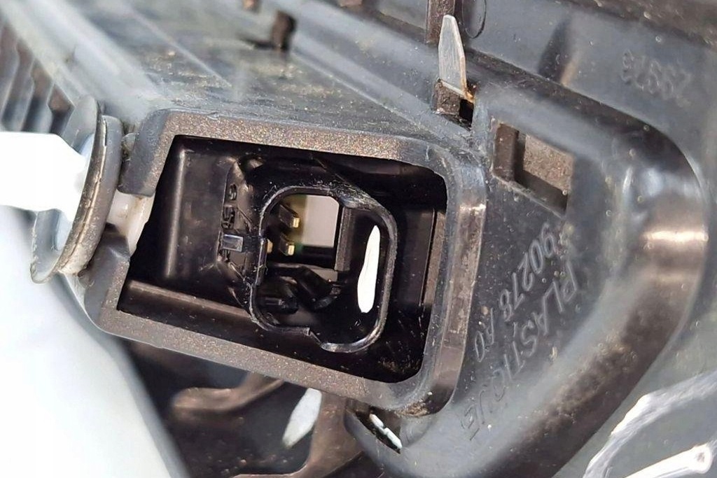 фото №8, Передняя левая молдинг декоративная порог citroën ds5 9673402077 2.0l 2013