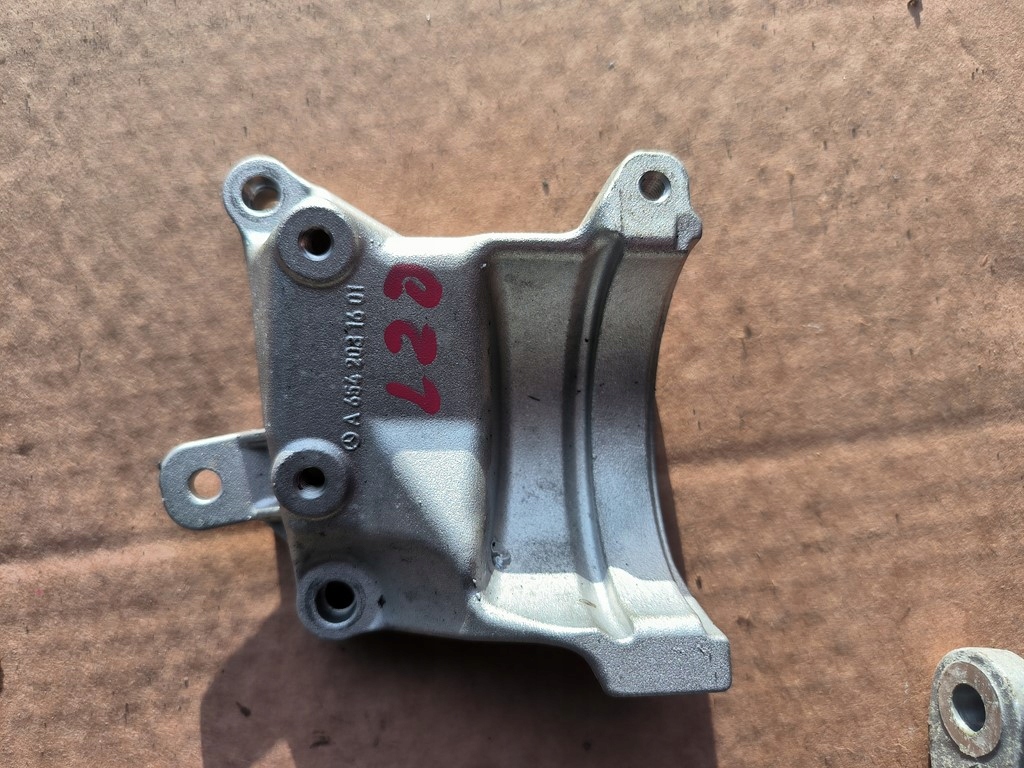 фото №1, Mercedes w206 w254 2.0 cdi кронштейн a6542081601