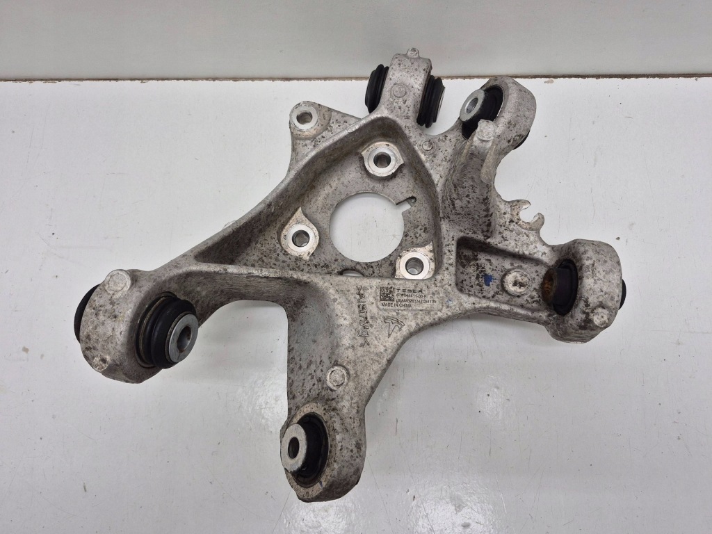 Tesla model 3 поворотный кулак задняя левая Доставка