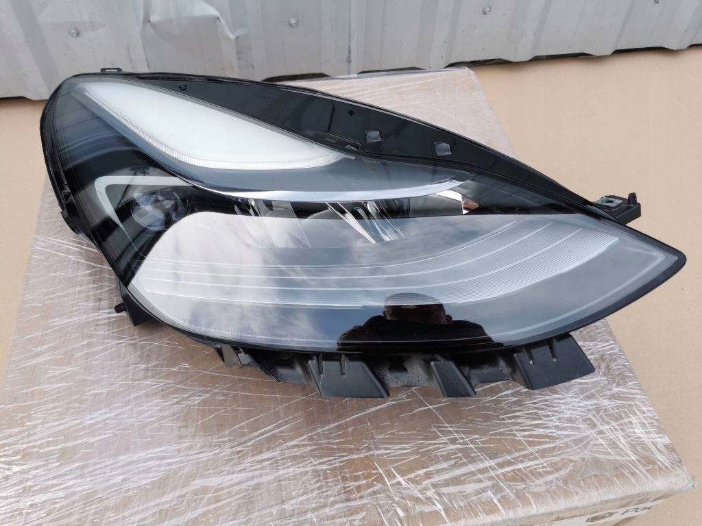 Купить Tesla 3 рестайлинг  20- y фара передняя правый  led 1514953- 00-d