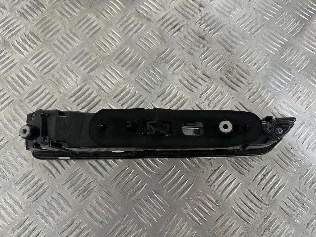 фото №7, Opel astra l hb лампа w крышка правая 9839325380