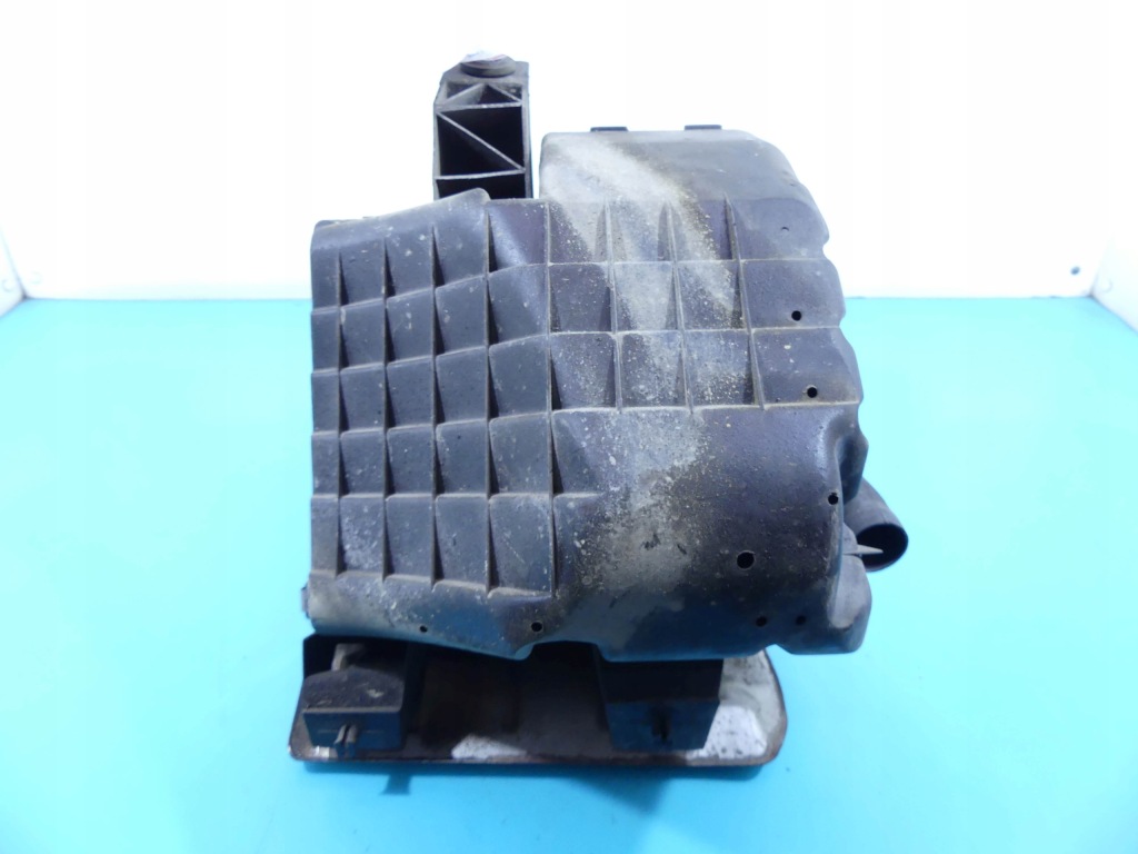 Купити Корпус фільтра повітря audi a4 b5 058133835bf