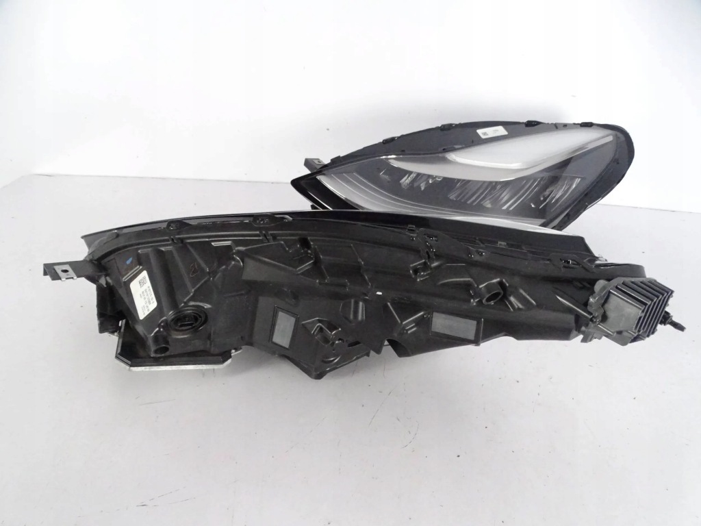 Фара перед передняя правый  tesla 3 full led Оригинал