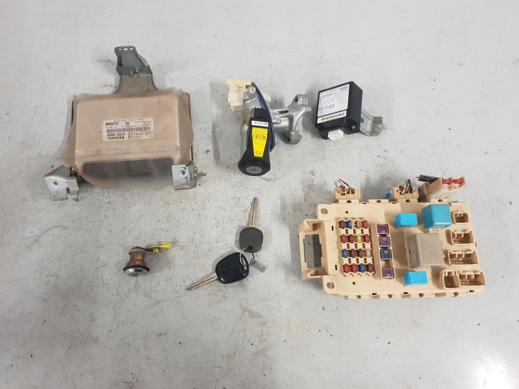 фото №1, Toyota yaris verso 04r 1.4 d4d бортовой компьютер замок зажигания