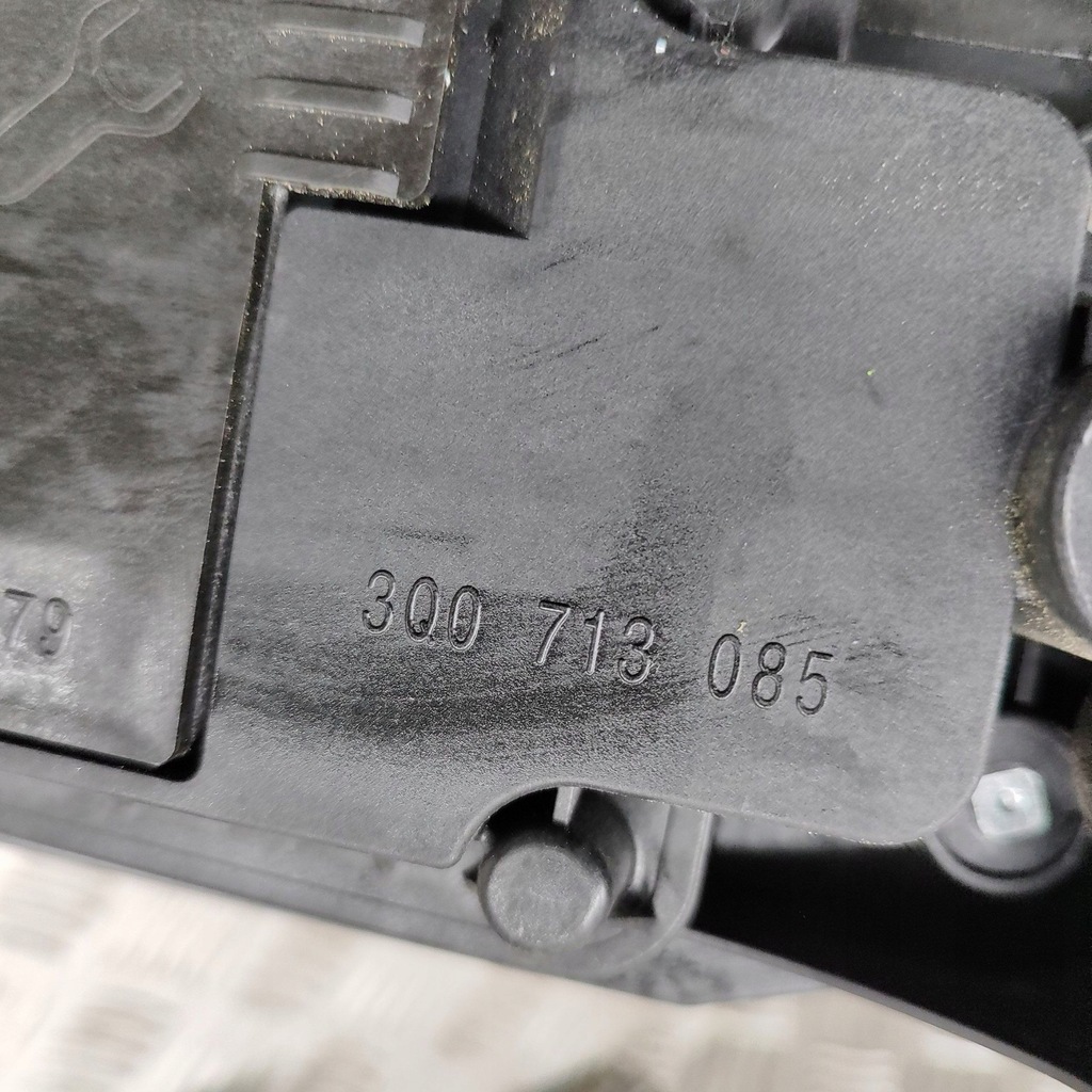 фото №8, Volkswagen passat b8 2018 домкрат перемикання передач / верхній