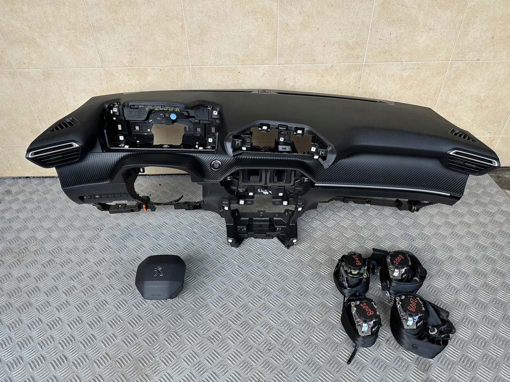 фото №1, Приборная панель консоль подушка безопасности peugeot 2008 ii