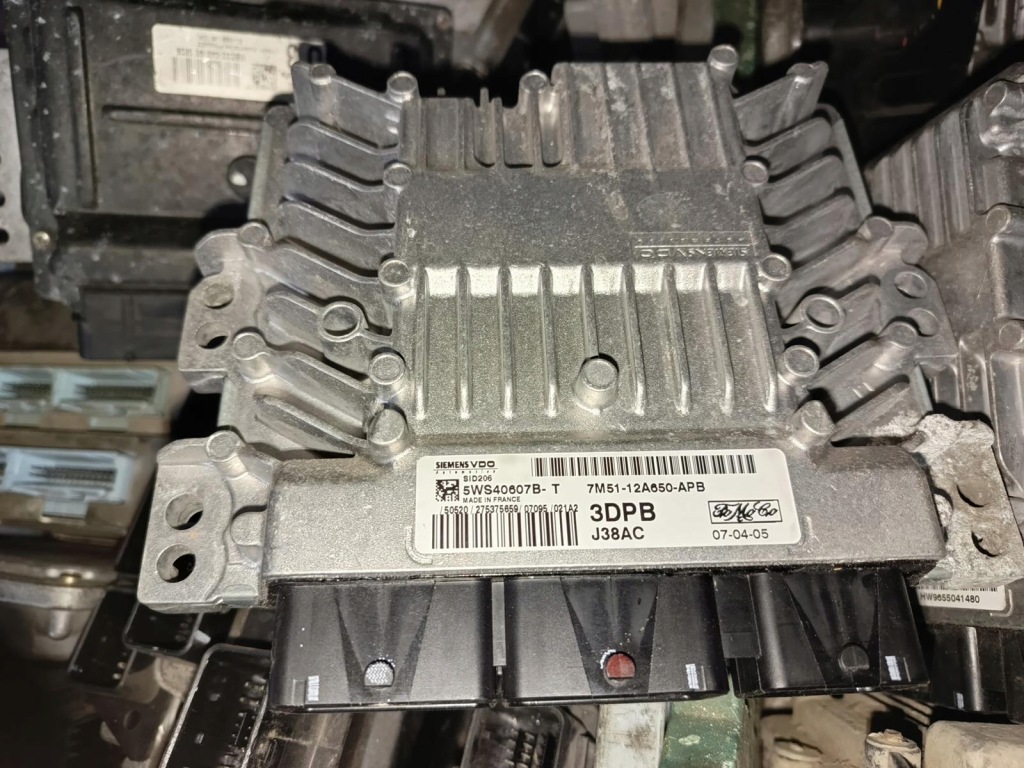 фото №1, Бортовой компьютер ford 1.8 5ws40607b-t 7m51-12a650-apb