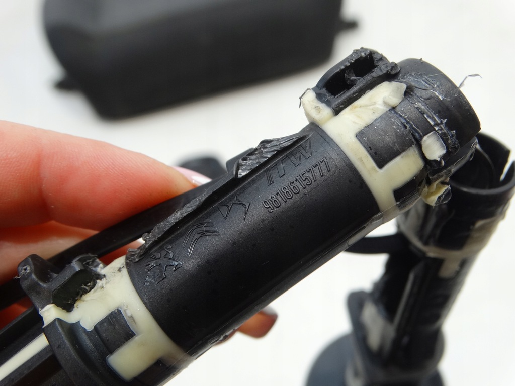 фото №6, Кронштейн подголовник перед citroen c4 iii 20r.- 9818615777