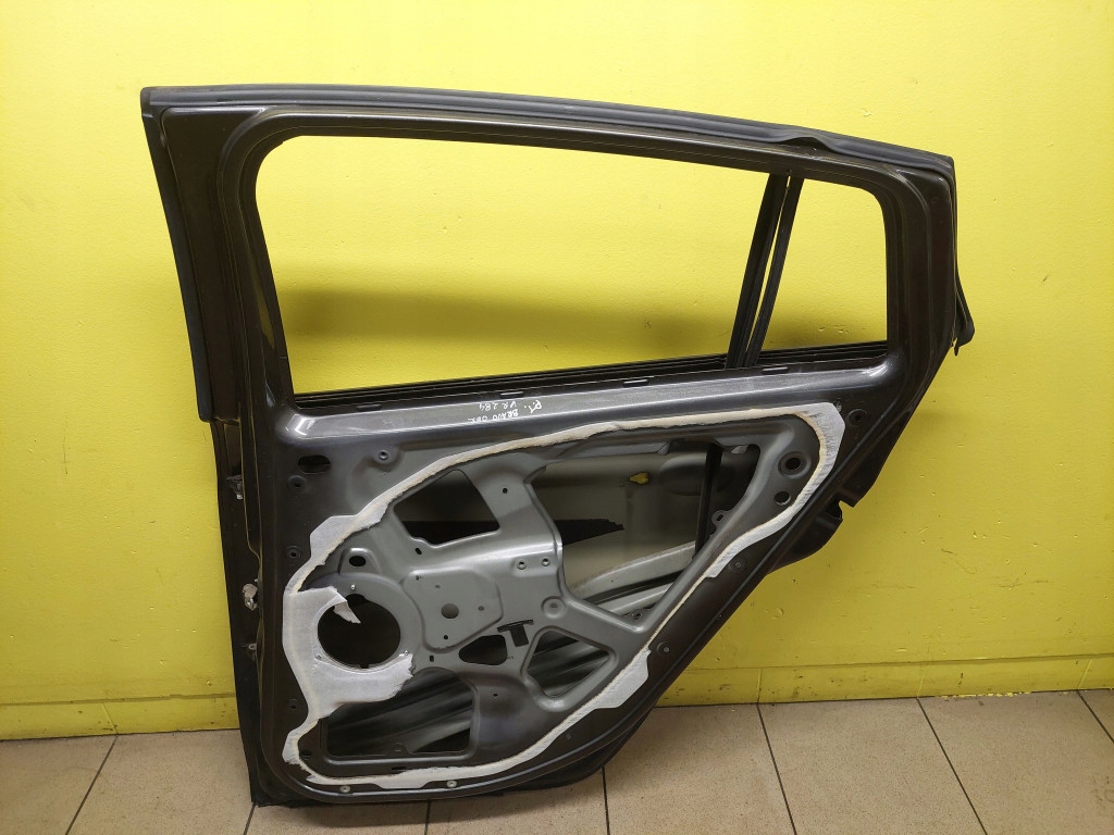 Fiat bravo 2 дверь правый  задняя лак vr284 Цена