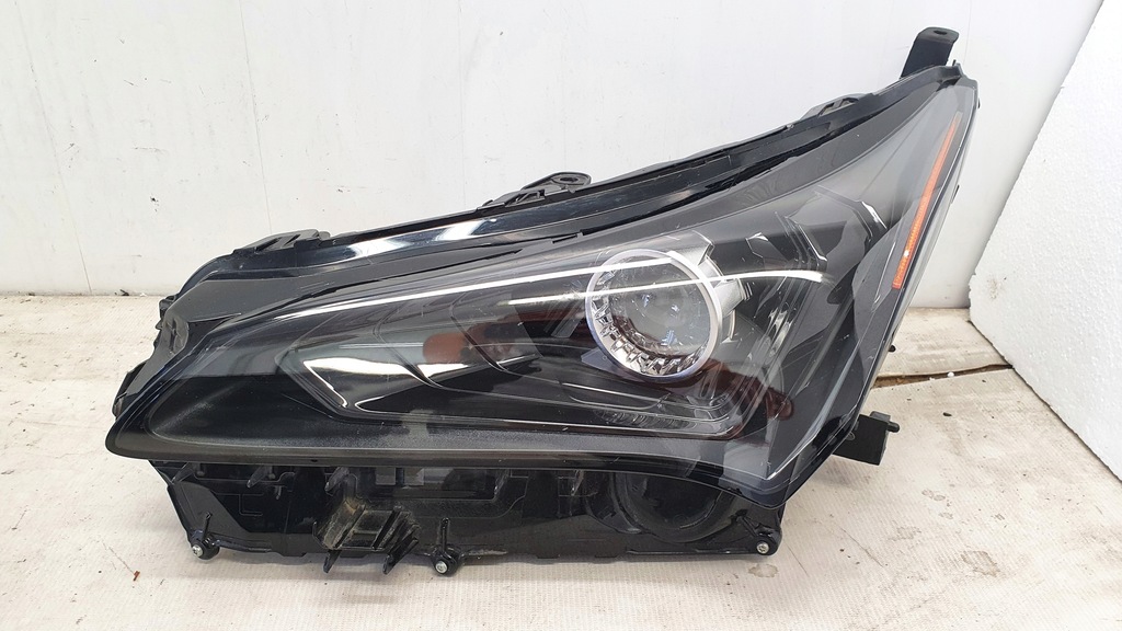 фото №1, Лампа перед левая lexus nx 300h full led org europa