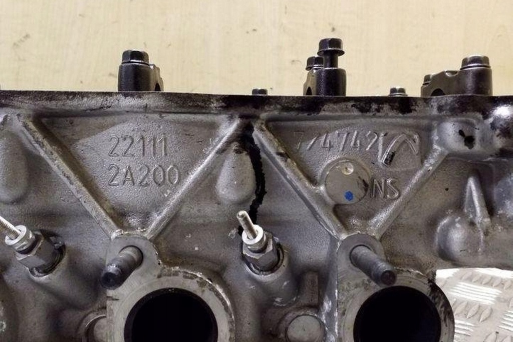 фото №7, Головка двигуна kia sportage v nq5 221112a200 1.7l hybrid 169kw 2012