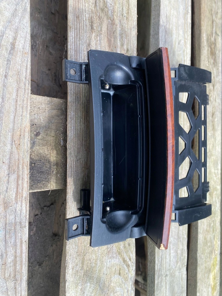 фото №5, Попільничка перед audi a3 8p drewno 8p0857951