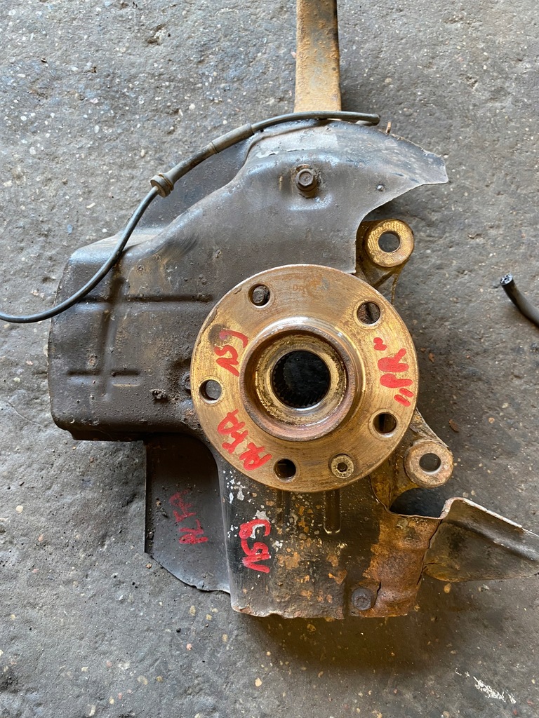 фото №1, Alfa romeo 159 1,9 jtdm поворотный кулак правый перед