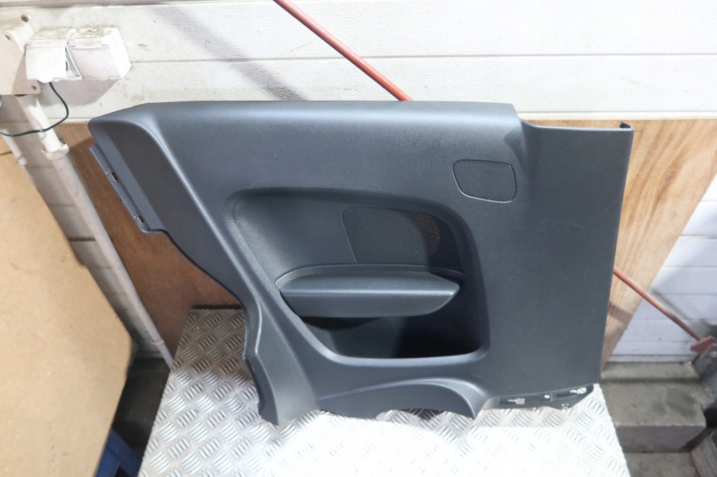 фото №1, Оббивка бічна задня ліва audi a1 8x 8x3867035