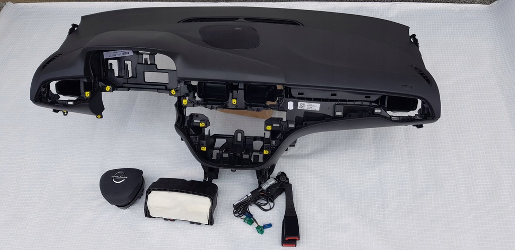 фото №1, Консоль панель приладів панель приладів подушка безпеки натягувачі opel corsa e