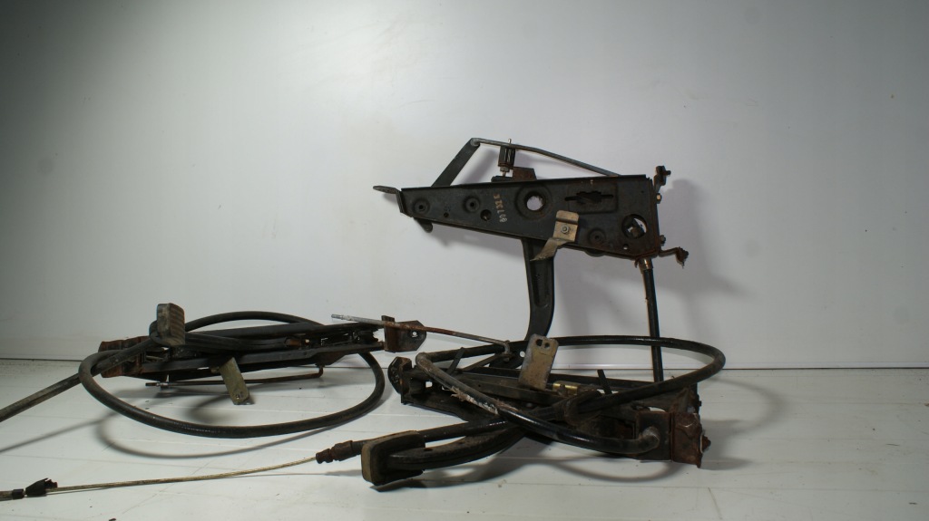 Mercedes r107 sl педаль тормоза ручного стояночного трос тяга 1074200184 Цена