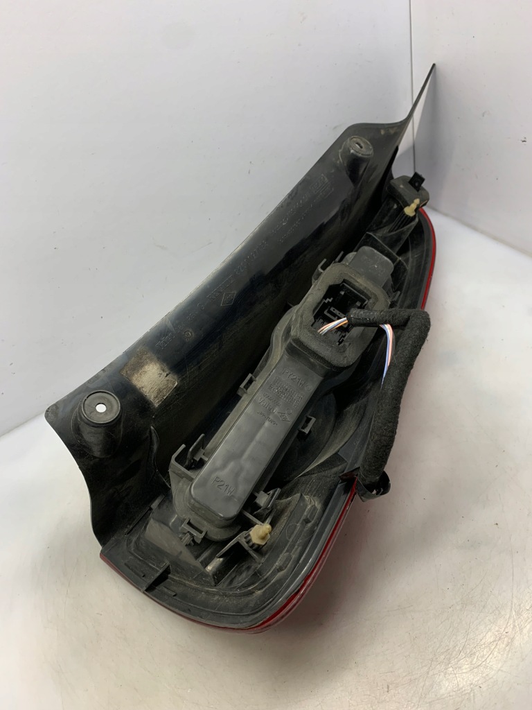 Лампа задняя левая 89023832 renault Доставка