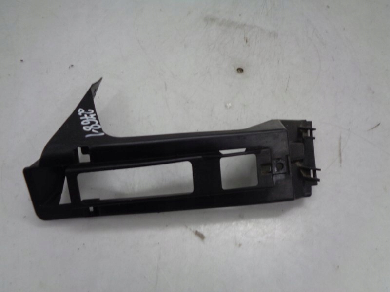 фото №1, Citroen c1 кронштейн бампер правий перед